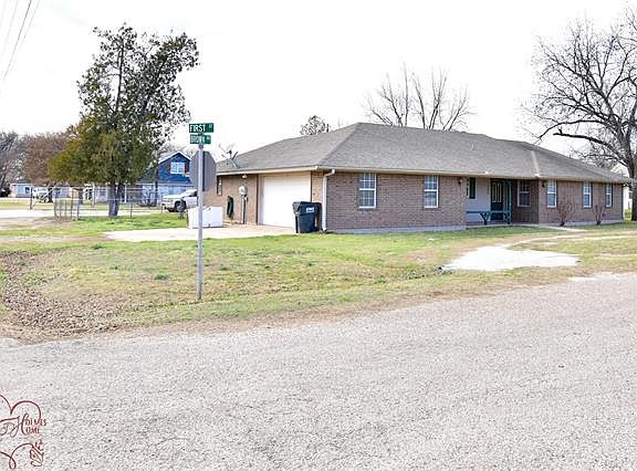 4th image of 102 Brown Ave