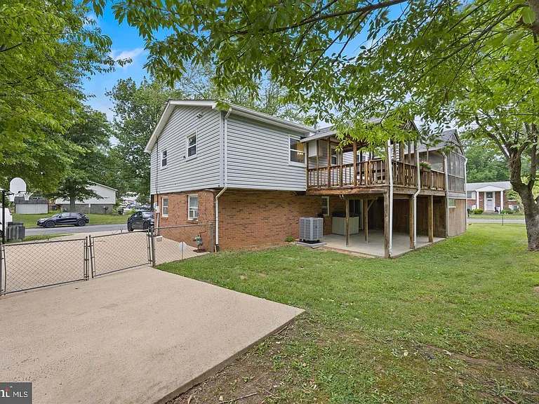 13501 Kelmont Ct — Photo 37