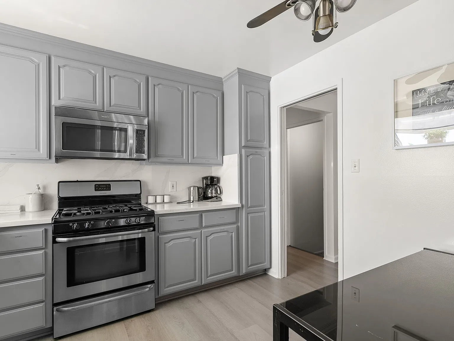 5 bed, 2.5 bath, 1800 sqft, $7,500 — Photo 4