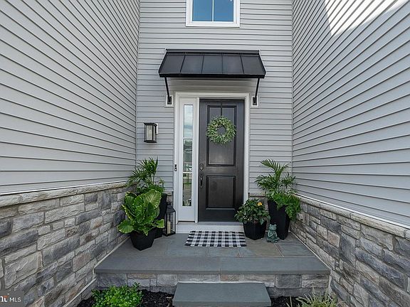 3rd image of 673 Levering St
