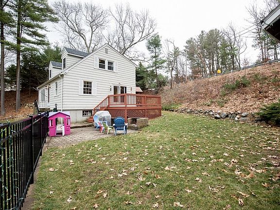 4th image of 77 Rosewood Ave