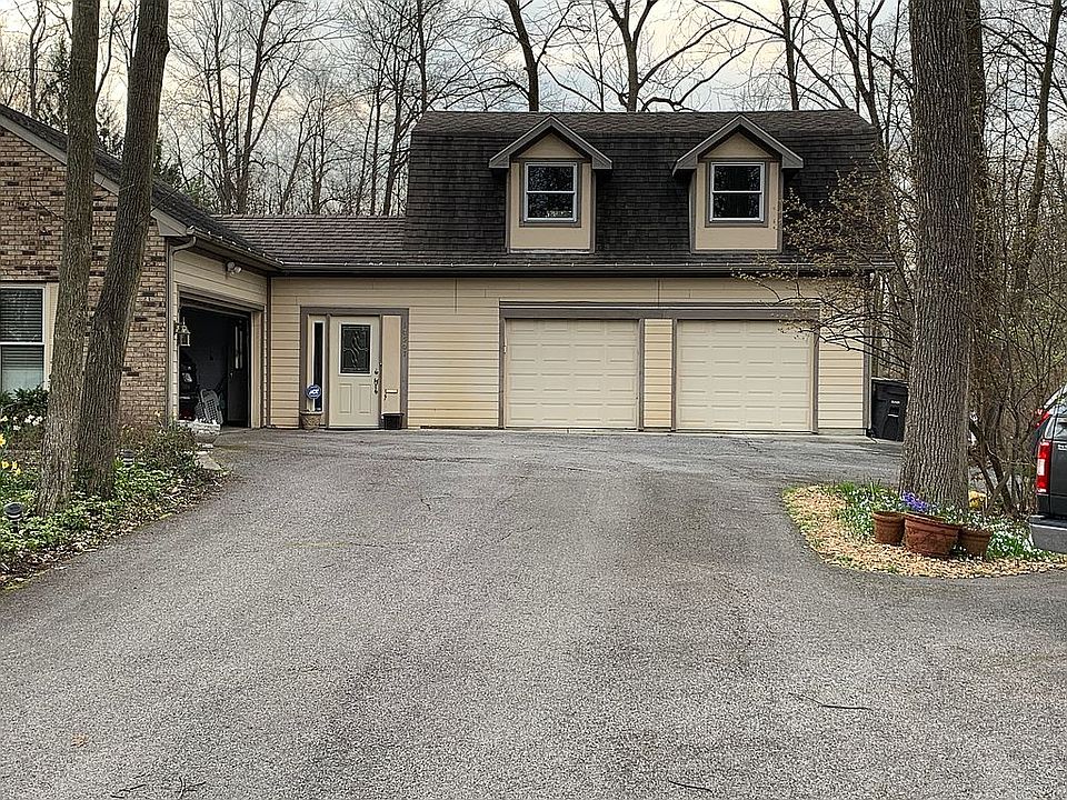 4 Car Garage & Walkup 