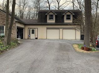 10507 Oaktree Rd, Fort Wayne, IN 46845