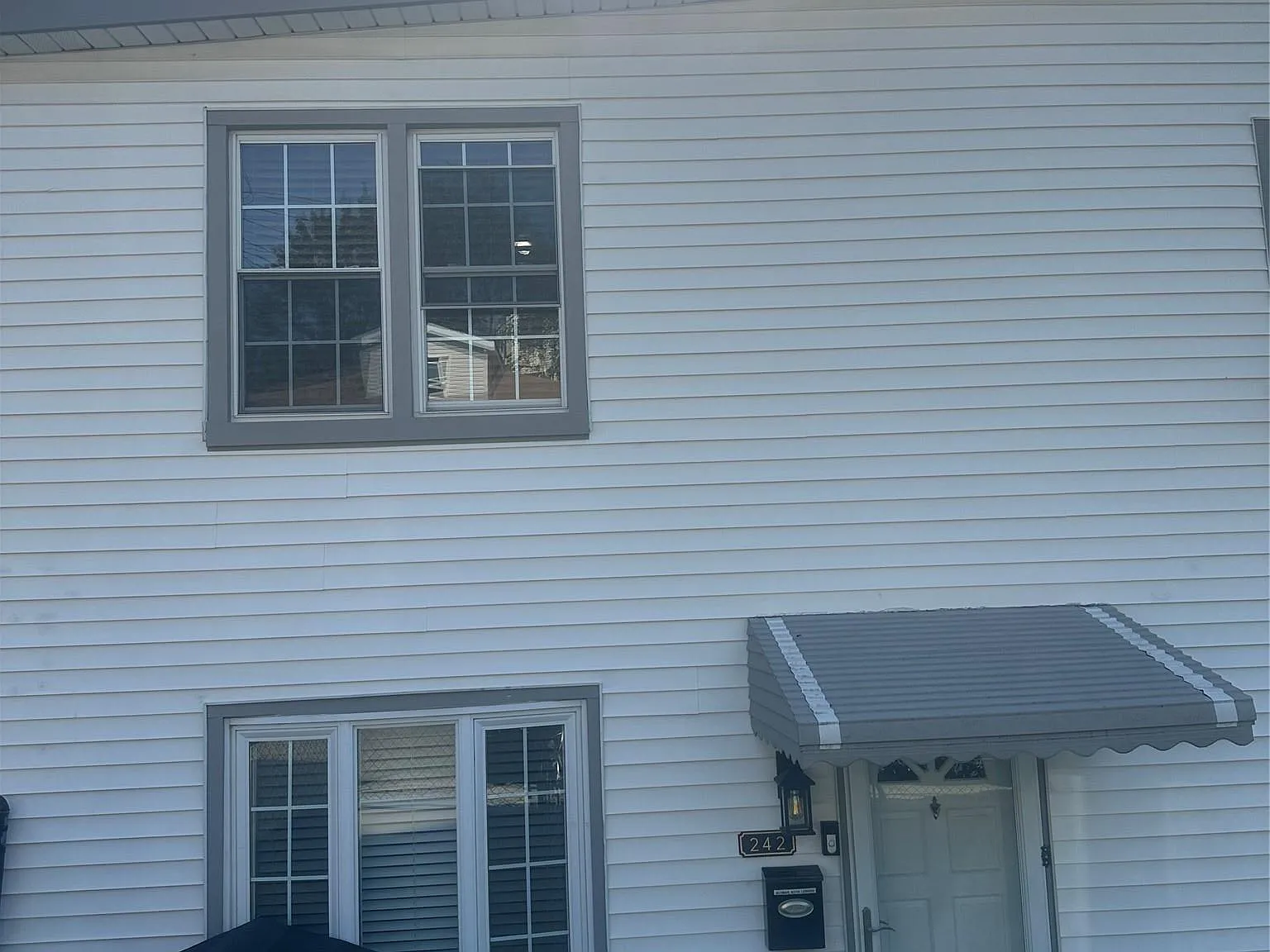 3 bed, 1.0 bath, 1350 sqft, $3,300 — Photo 2