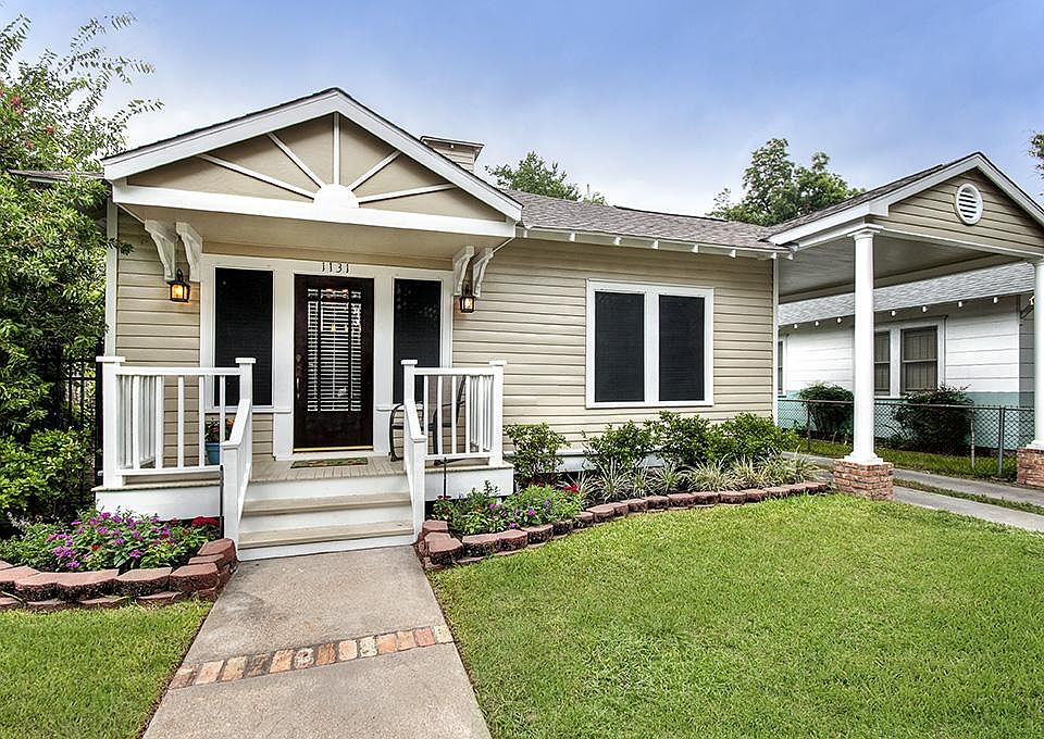 1131 Fugate in the Heights Located in the historic Norhill section. 2 bedrooms/2 baths with pool. Fe