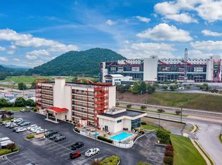 120 Raceday Center Dr UNIT 303, Bristol, TN 37620