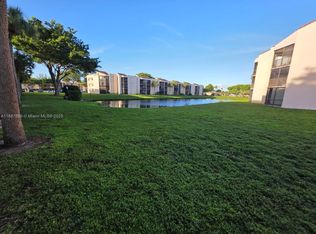 3252 Foxcroft Rd APT 112, Hollywood, FL 33025