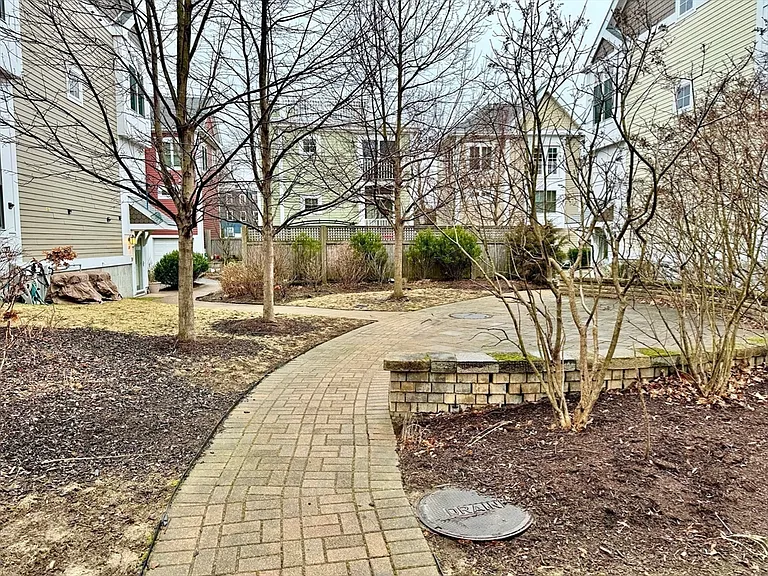 105 Harvey St #105 — Photo 32