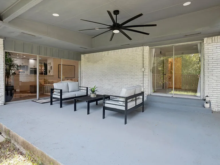 912 Glen Oaks Blvd — Photo 21