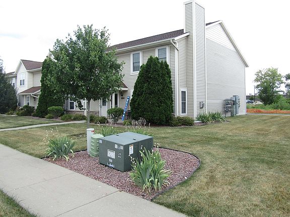3rd image of 2855 Holiday Dr #8