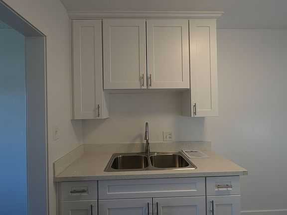5th image of 10621 La Reina Ave #10621J