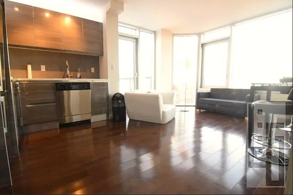 Rented by Loom Group | media 27