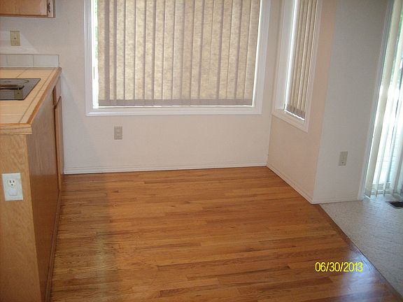 Kitchen eating area.