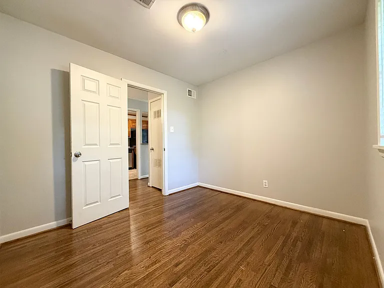9115 Oak Grove Ln — Photo 12