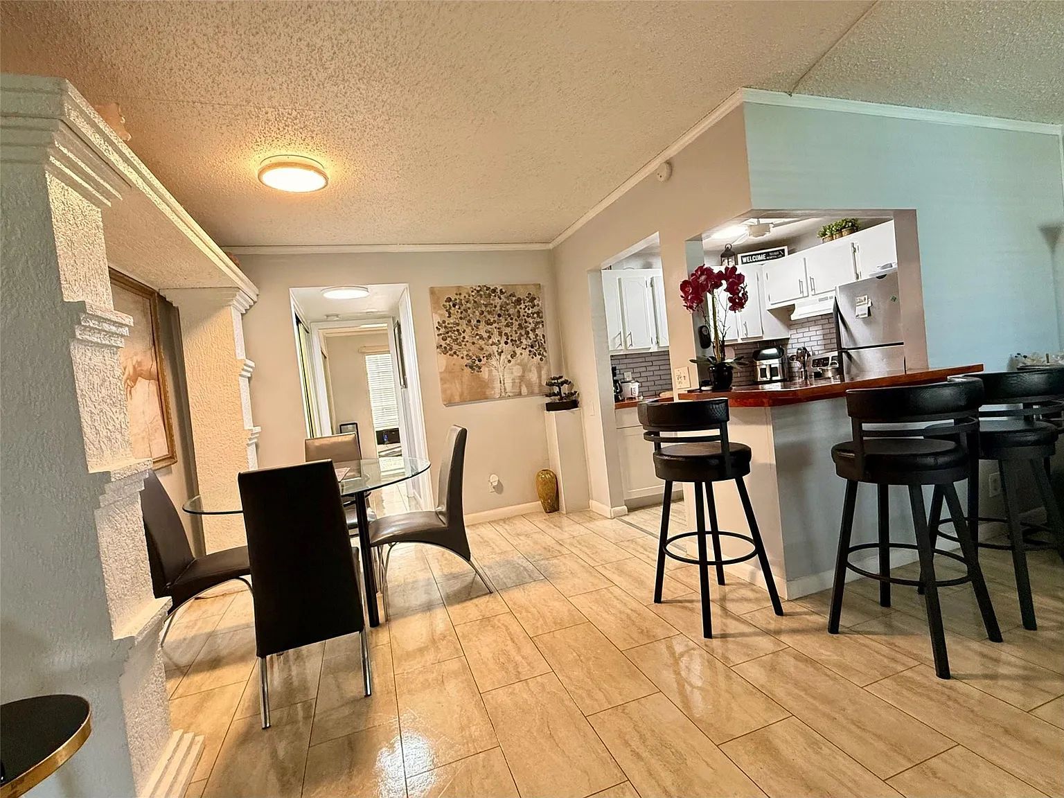 1 bed, 1.5 bath, 706 sqft, $2,200 — Photo 3