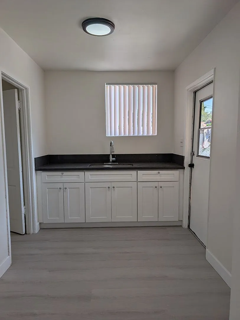 2805 Meeker Ave. — Photo 3