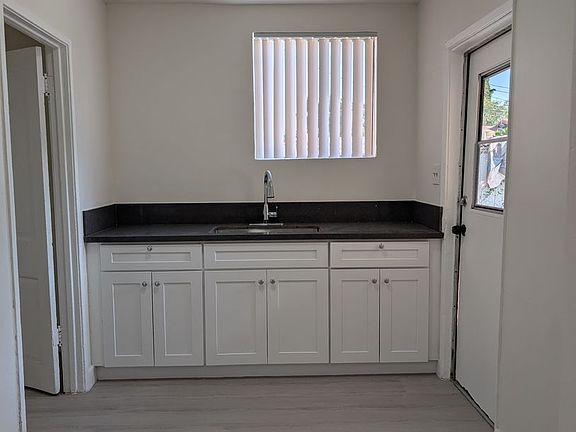 3rd image of 2805 Meeker Ave #2805