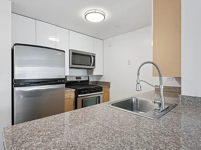 153-30 89th Ave #838 — Photo 5