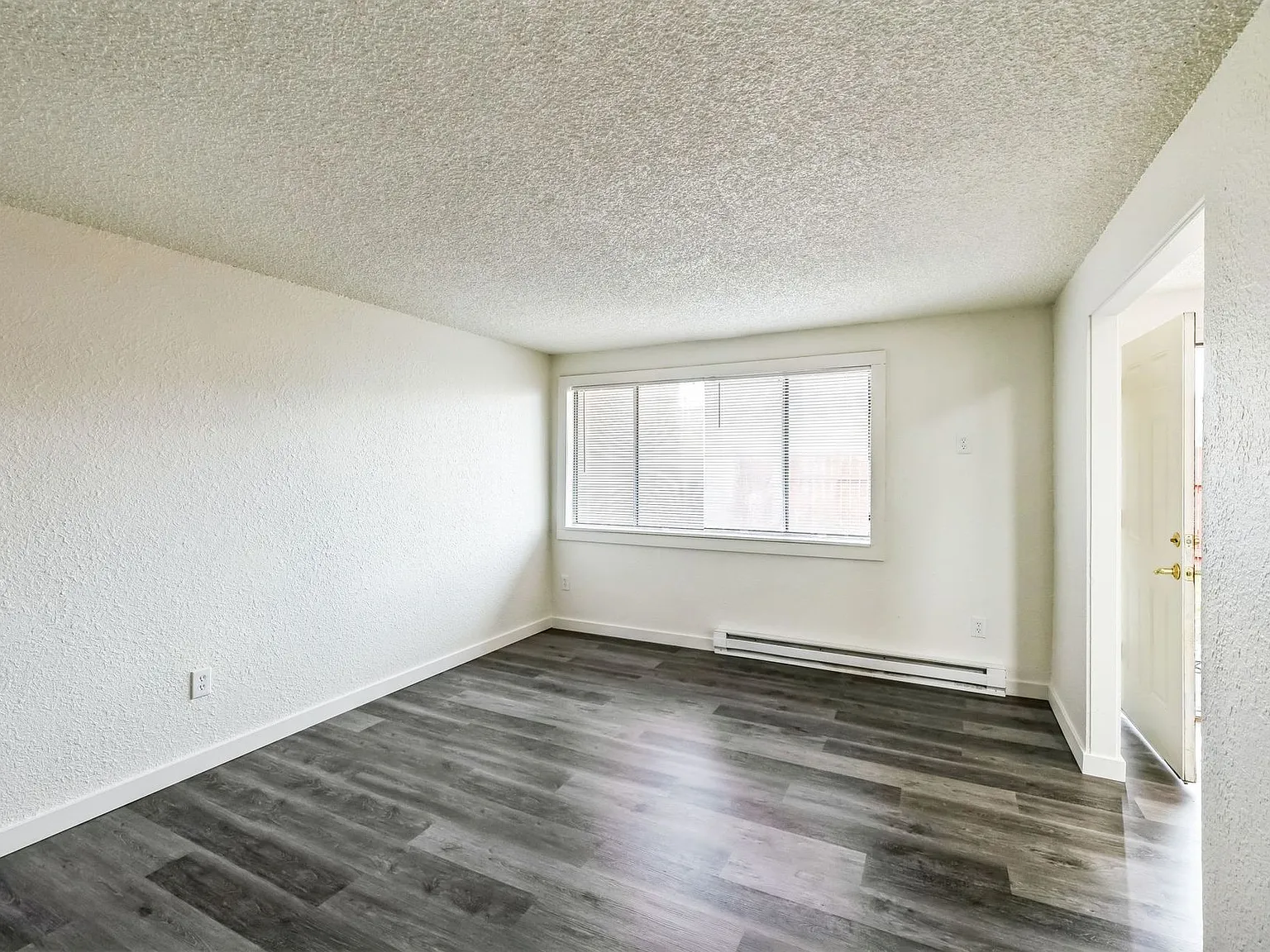 Chestnut Apartments — Photo 4