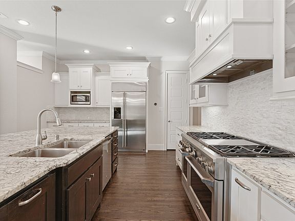 5th image of 4026 N Cresthaven Rd