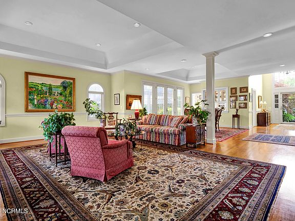 5th image of 906 Long Cove Ct