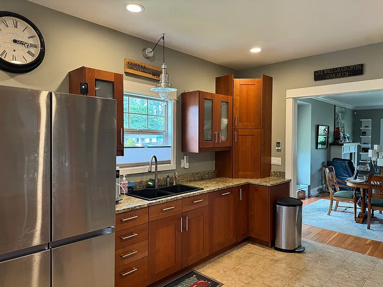 240 W 5th St — Photo 5