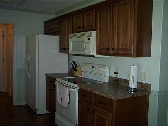 3rd image of 96 Skylark Ln
