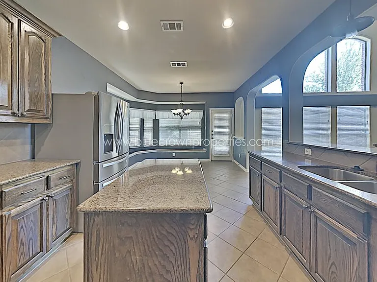 1917 Lawnview Dr — Photo 6