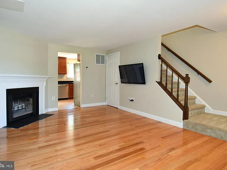 27 Marian Ct — Photo 6