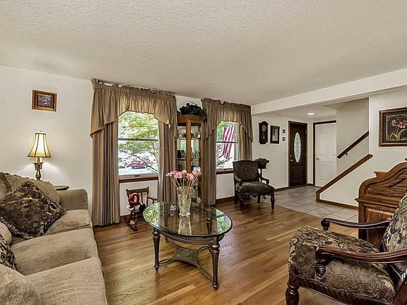 2nd image of 8934 Oxwood Ct