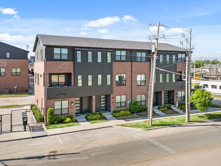 Exterior front view of 1733 W Cantey Street