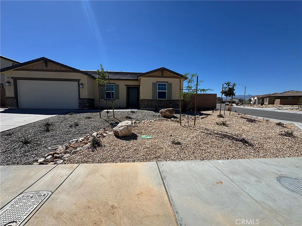 5 bed, 2083 sqft, $2,950 — Photo 2