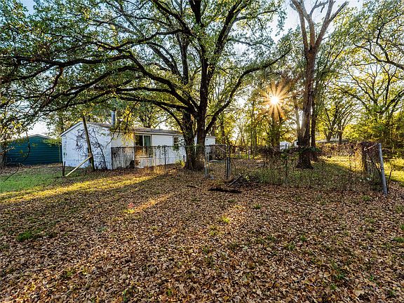32nd image of 202 Forgotten Ln
