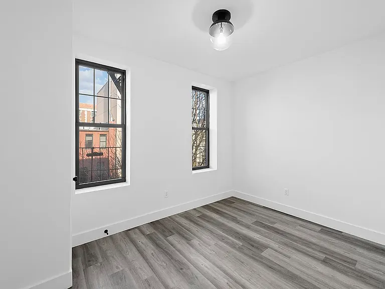 321 20th St #3R — Photo 4