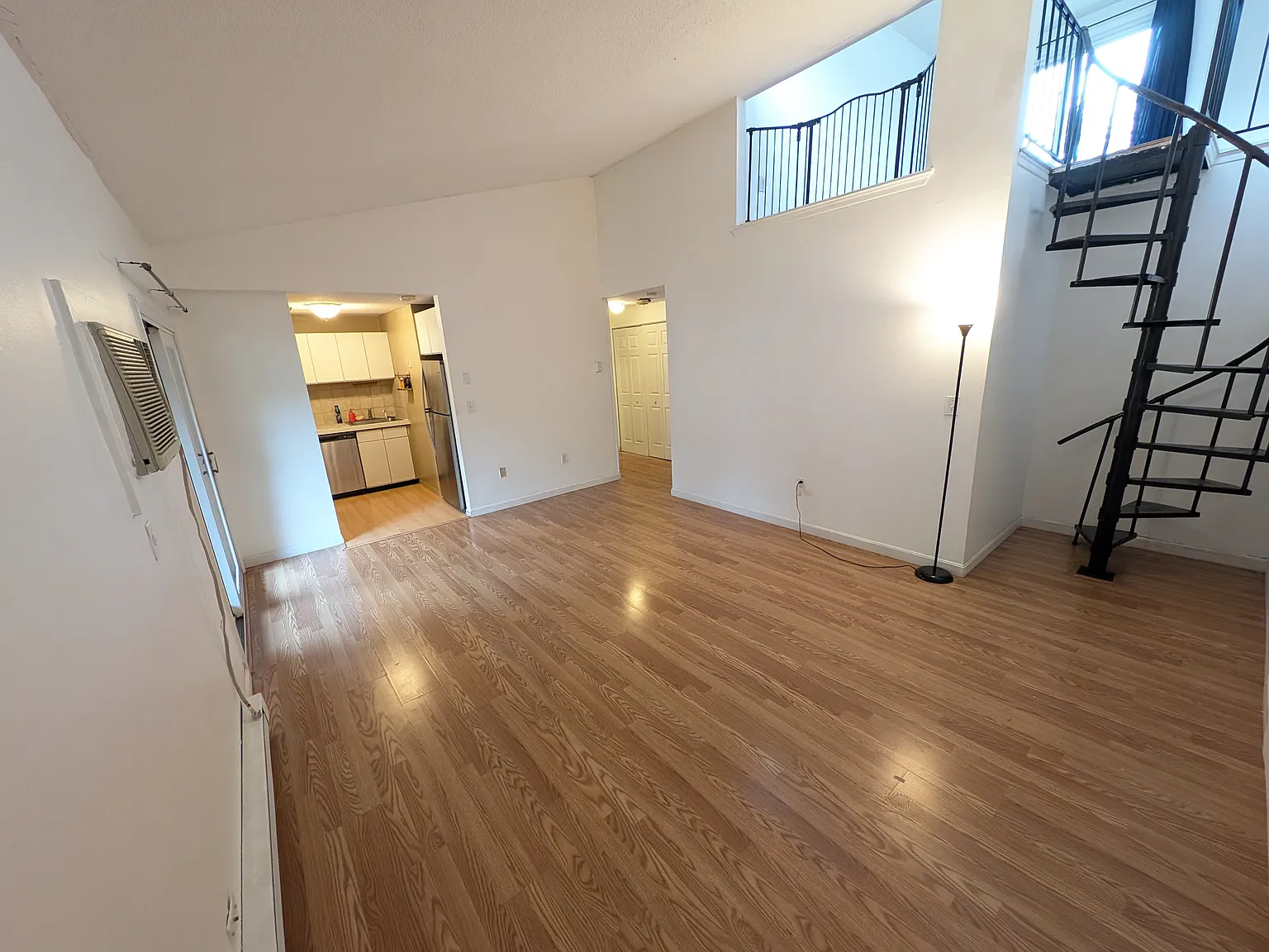 2 bed, 872 sqft, $1,700 — Photo 3