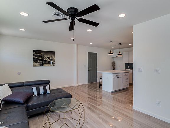 4th image of 1038 E Diana Ave