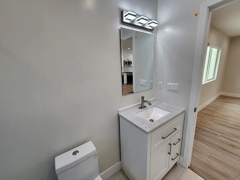 528 Amherst Dr — Photo 17