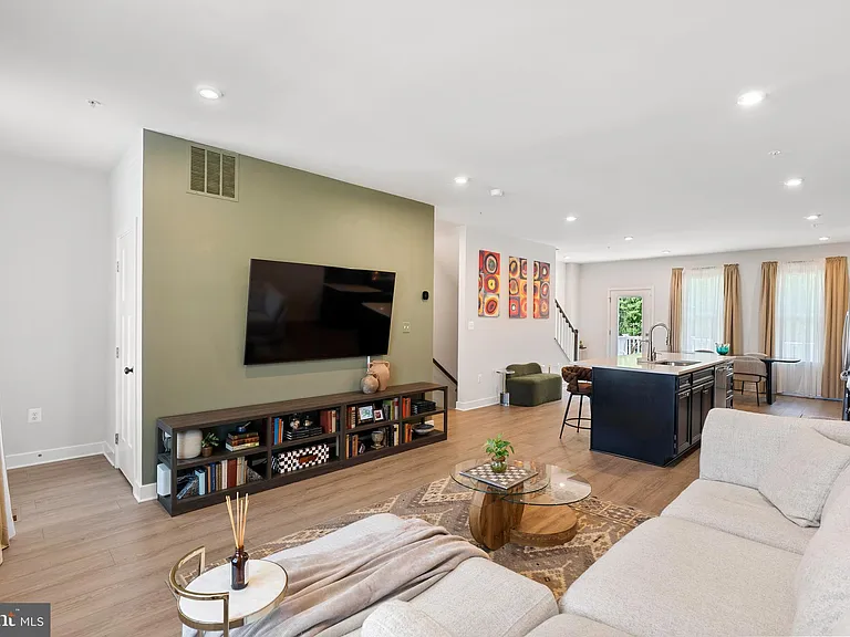 7903 Tanbridge Ln — Photo 20