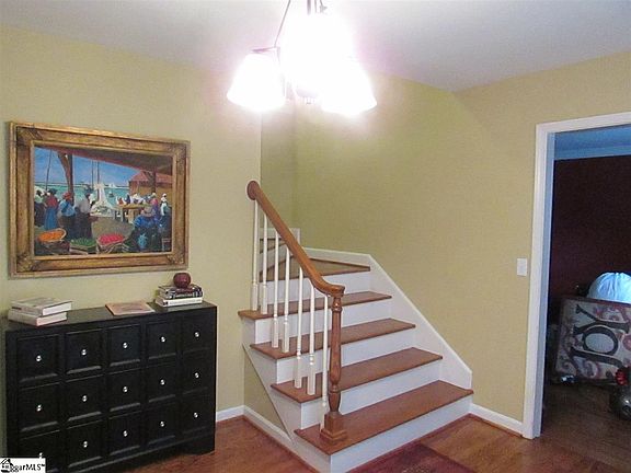 2nd image of 307 Sassafras Dr