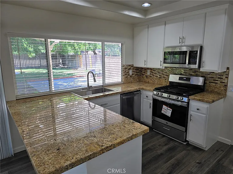 25317 Avenida Ronada — Photo 9