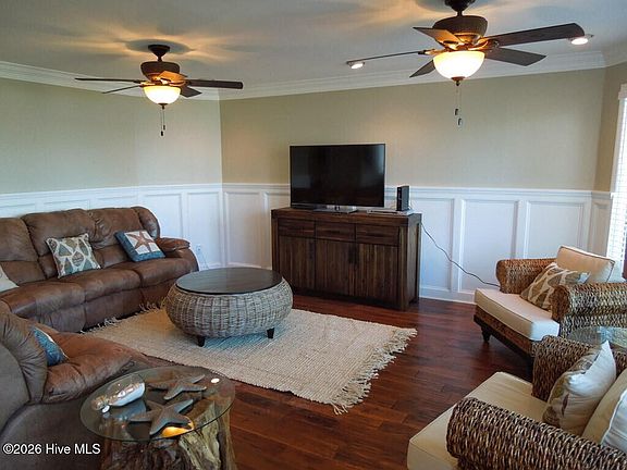 2nd image of 148 Midway Cir