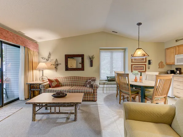 5705 Creeks Xing N #5705, Williamsburg, MI 49690