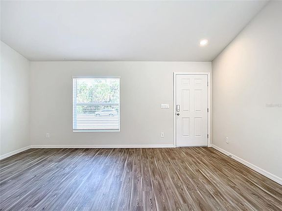 5th image of 14409 Chamberlain Blvd