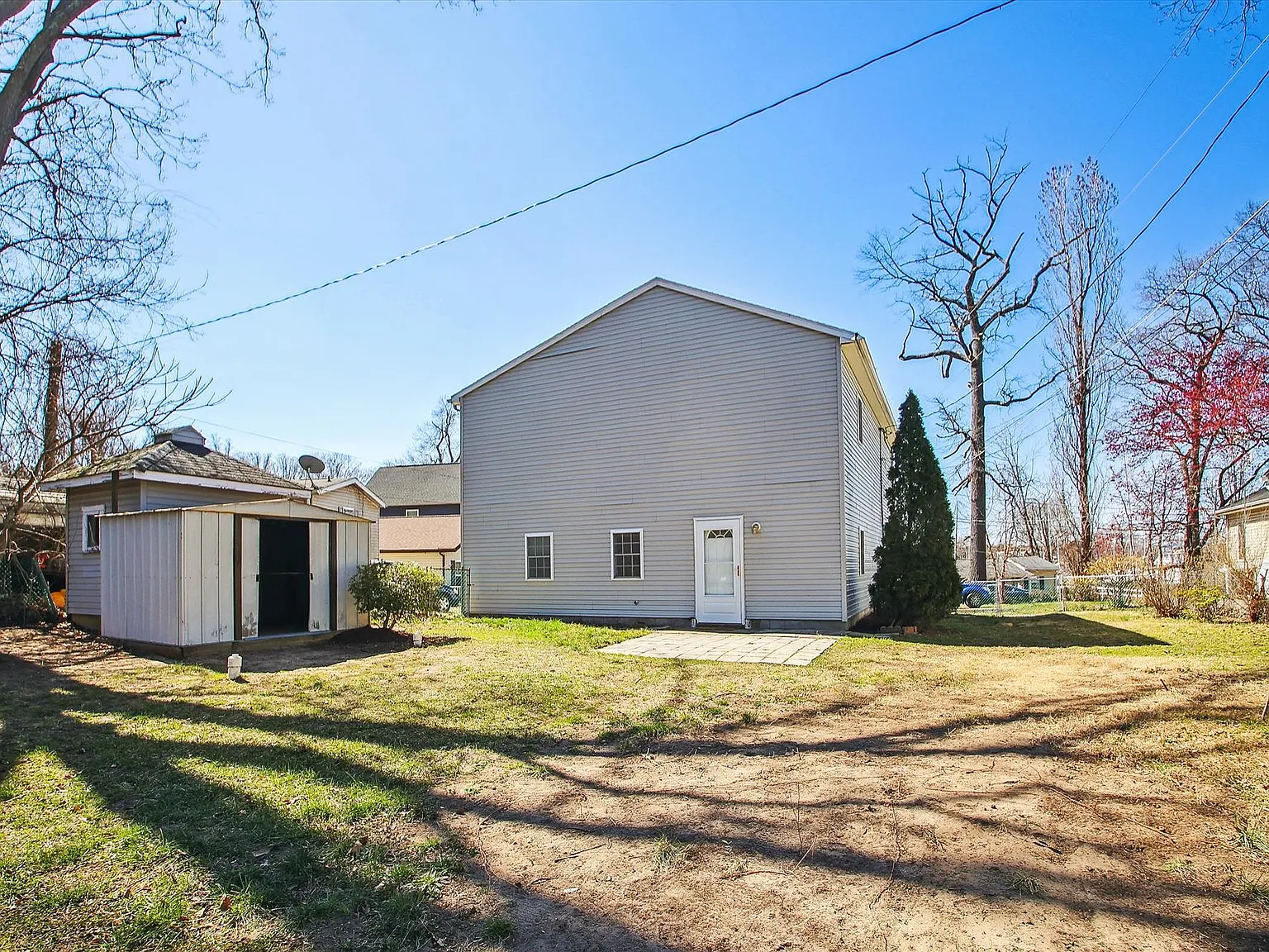 1423 Woodland Beach Rd — Photo 4