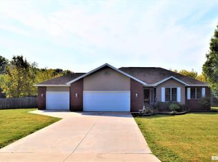 2095 New Lake Rd, Jacksonville, IL 62650