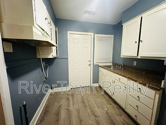 3rd image of 905 Wrenwood St