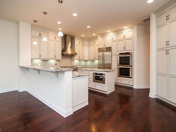 2nd image of 412 Metzger Dr #412