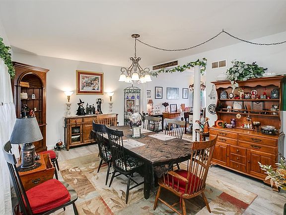 2nd image of 1813 Wellington Dr