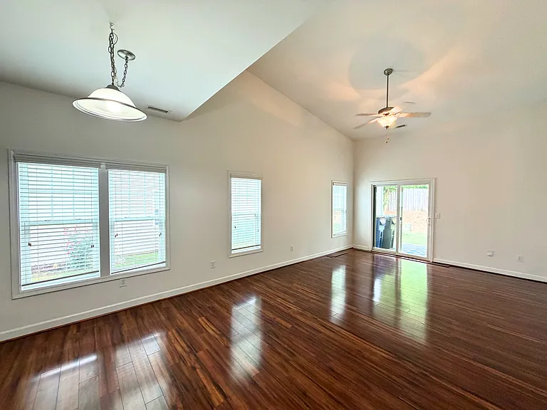 2541 Spring Oaks Way — Photo 19