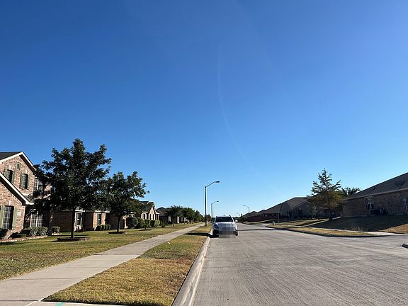 5th image of 904 Callalily Dr